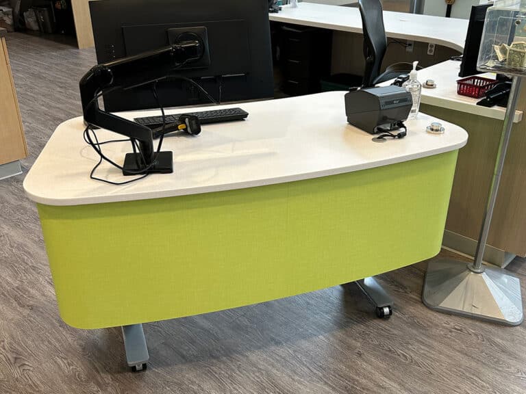 Curve motorized adjustable-height service desk