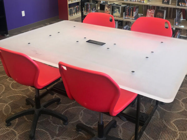 Teen collaborative table and chairs