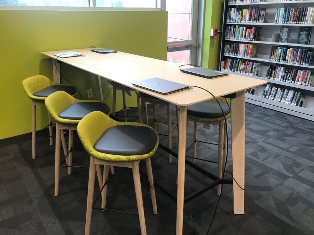 lake villa laptop table and stools